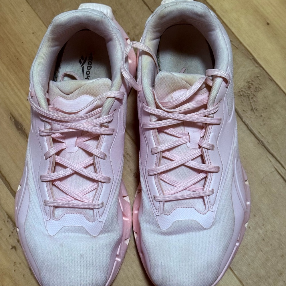 Reebok Women's Light Pink Sneakers Gently used - Picture 8 of 9